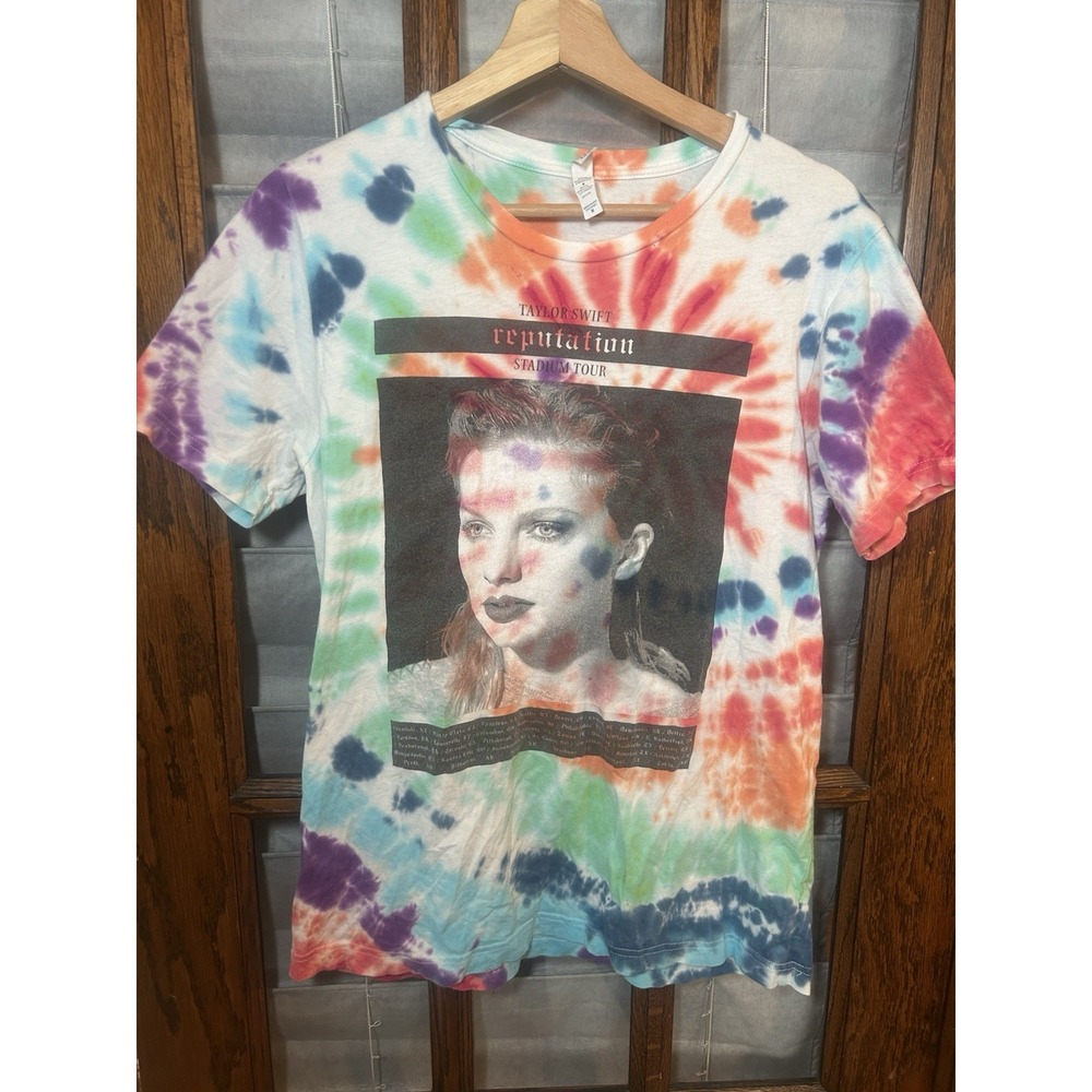 Official Taylor Swift Reputation Stadium Tour T-Shirt w/ Cities Size M Tie Dye